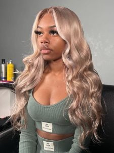 Milk Tea Brown Wig 13*4 Transparent Lace Wig with Blonde Highlights - Image 4