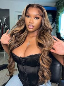 Black Wig With Honey Blonde Highlights Body Wave Lace Frontal Wigs With Balayage Highlights - Image 4