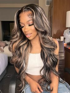 Black Wig With Honey Blonde Highlights Body Wave Lace Frontal Wigs With Balayage Highlights - Image 5